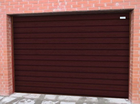 Секционные гаражные ворота Алютех серии Trend 2500x2000 мм